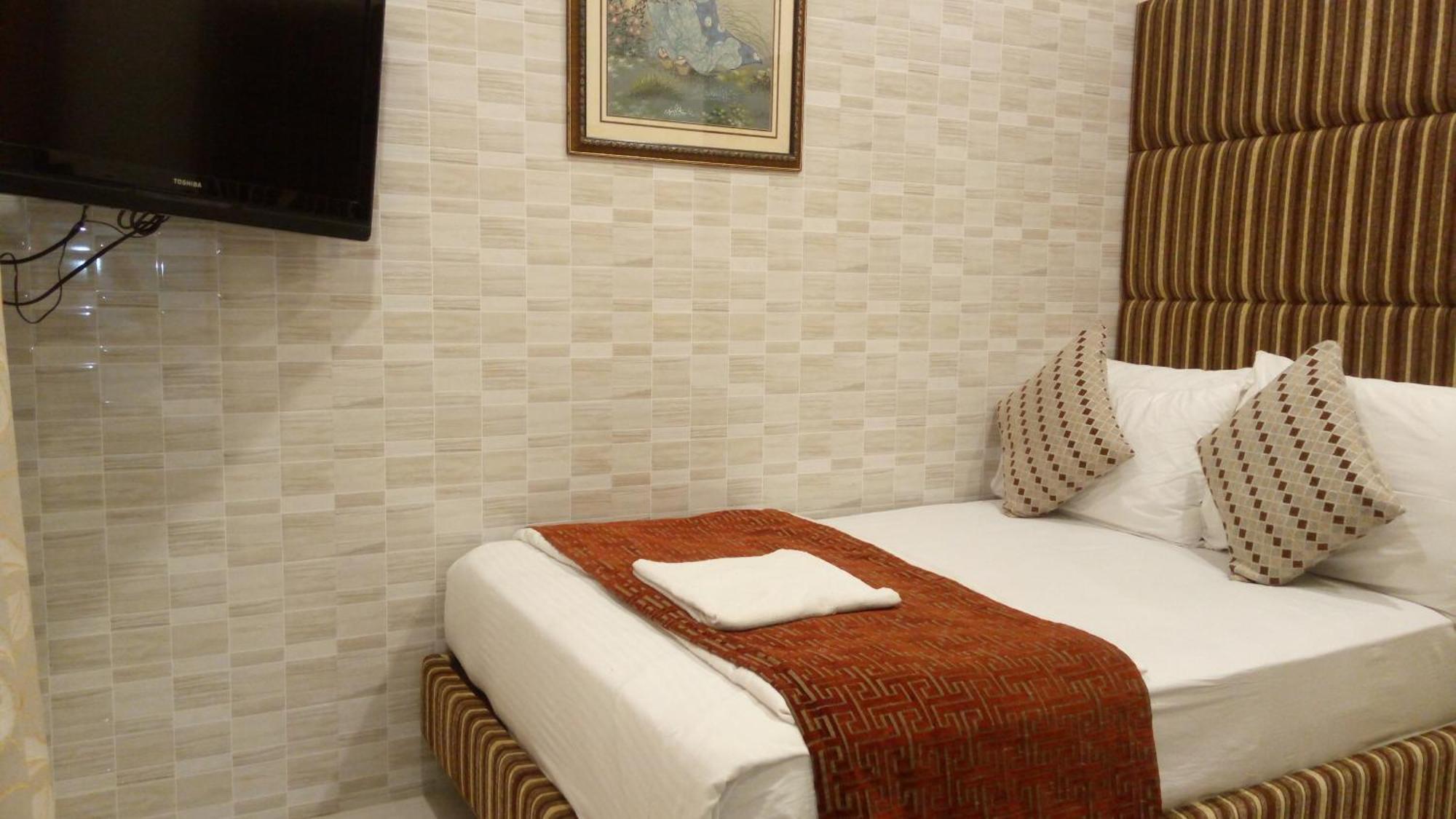 מומביי Bentley Hotel Marine Drive מראה חיצוני תמונה