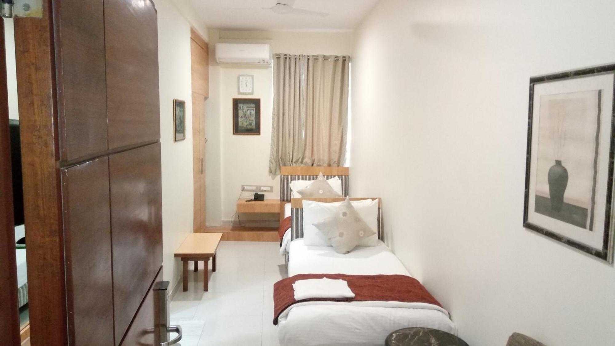 מומביי Bentley Hotel Marine Drive מראה חיצוני תמונה