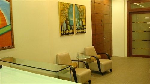 מומביי Bentley Hotel Marine Drive מראה חיצוני תמונה